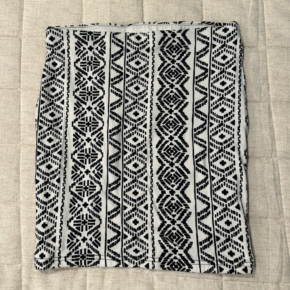 Forever 21 black and white skirt